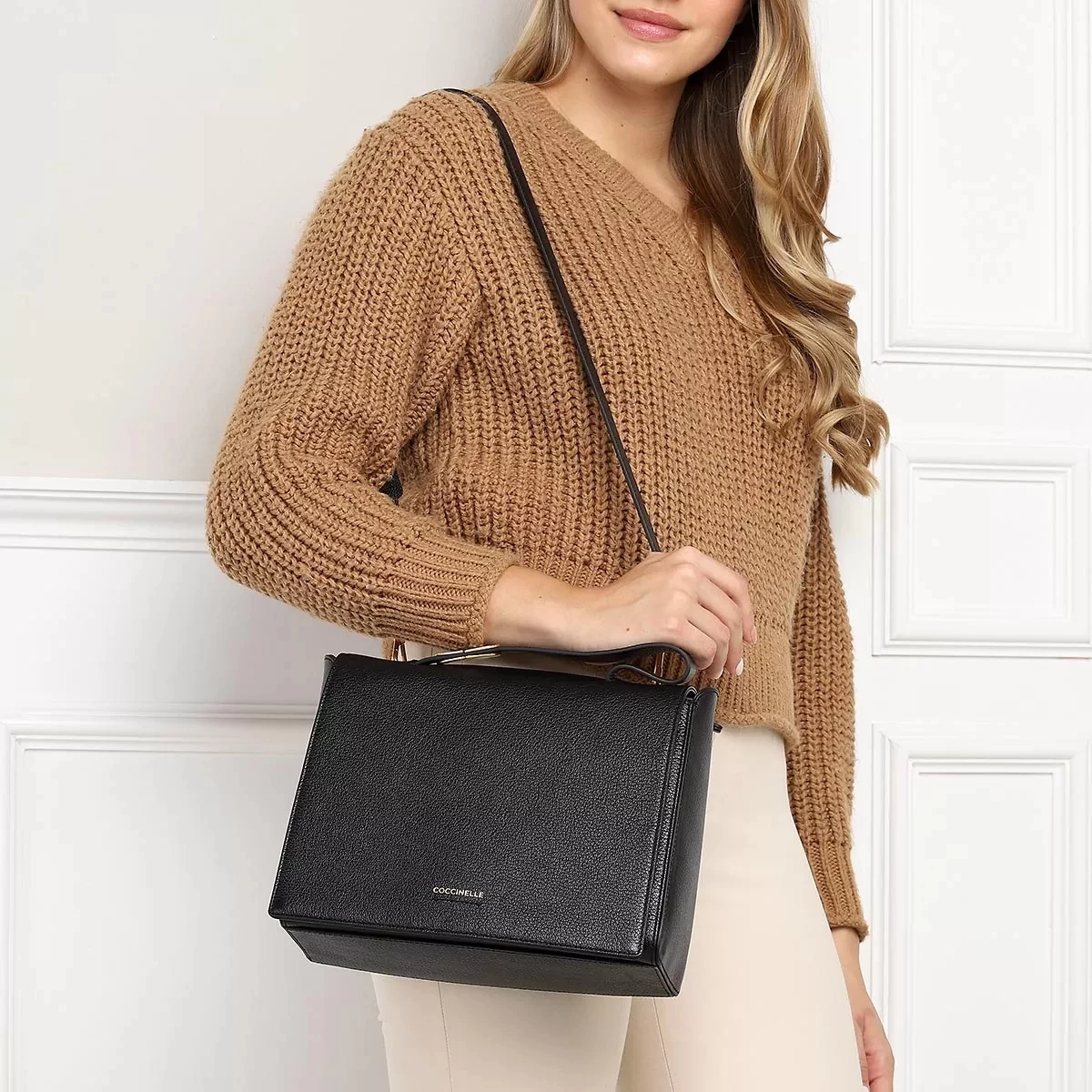 Coccinelle Josephine Handbag Grained Leather / Noir Noir Satchel – Bild 3