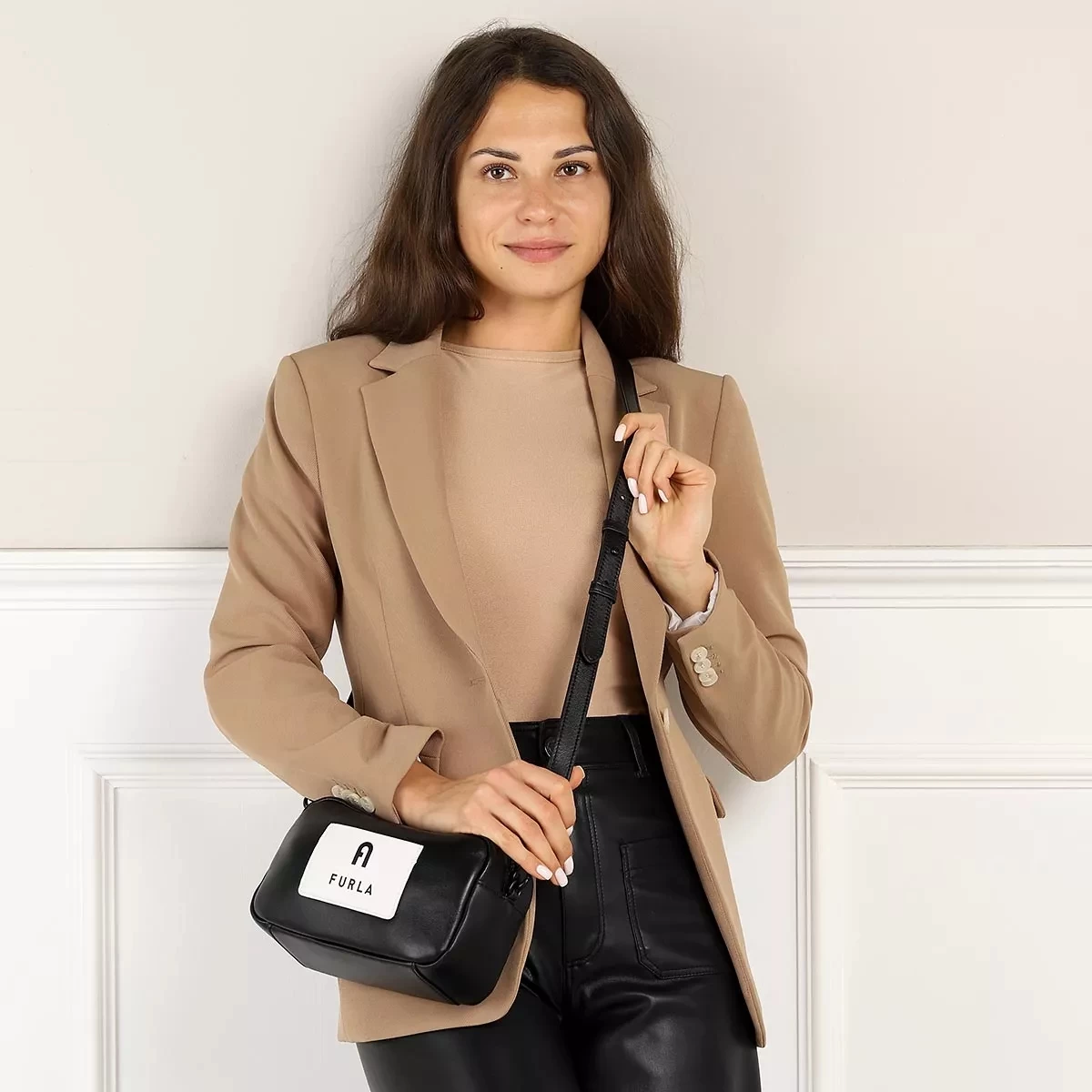 Furla Iris Mini Crossbody Nero+Talco H Camera Bag – Bild 2