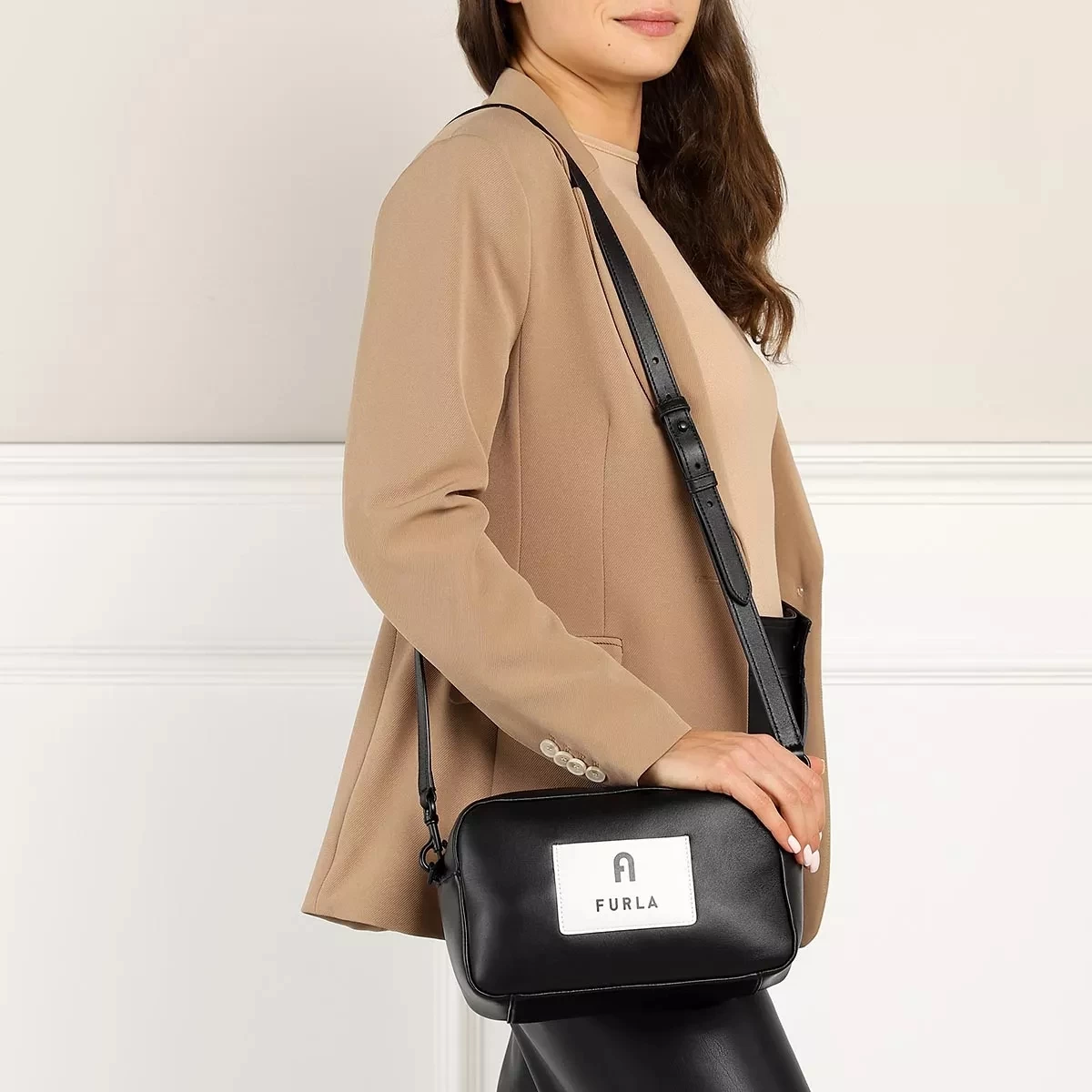 Furla Iris Mini Crossbody Nero+Talco H Camera Bag – Bild 3