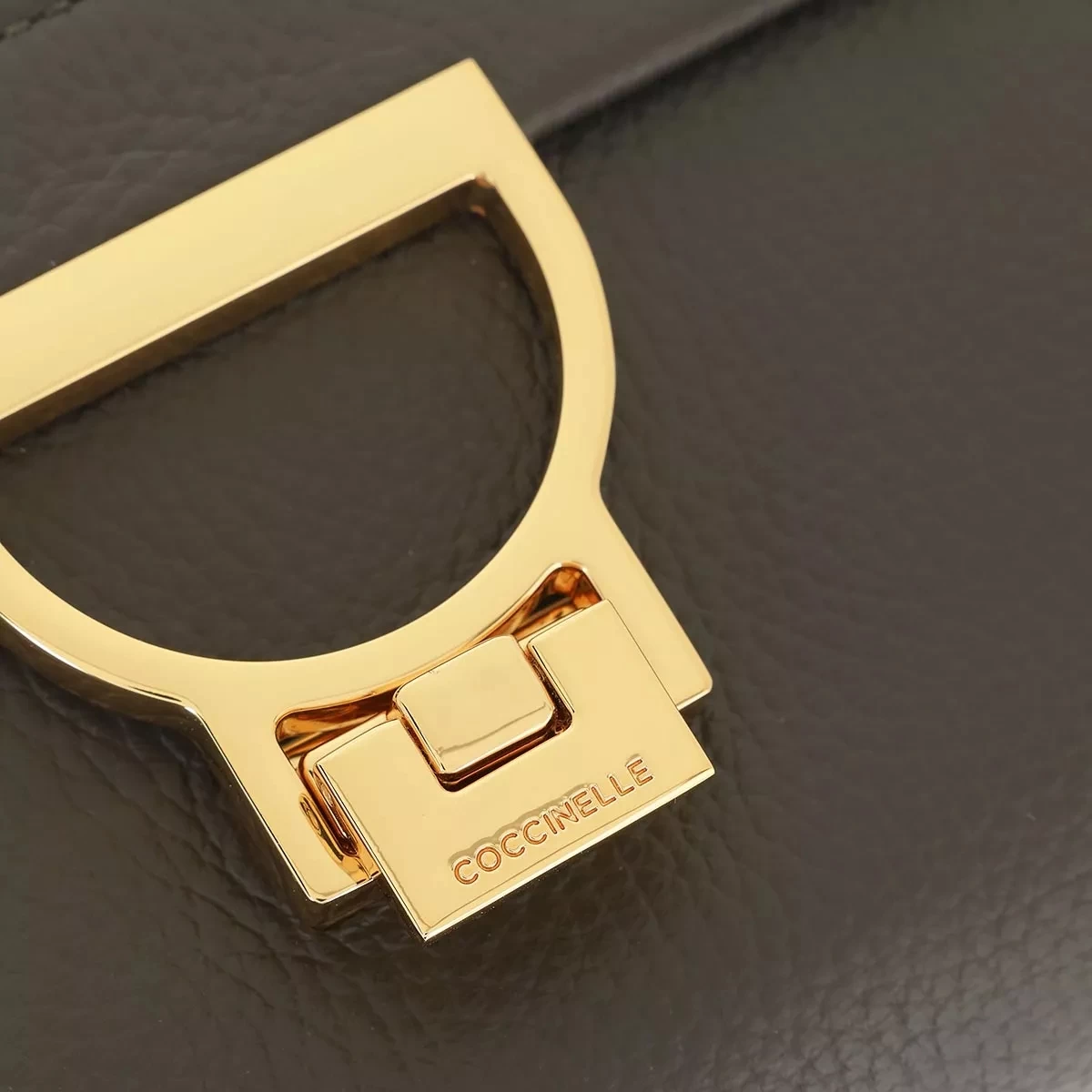 Coccinelle Arlettis Bark Crossbody Bag – Bild 5