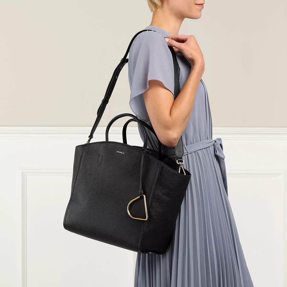 Coccinelle Narcisse Noir Tote – Bild 2