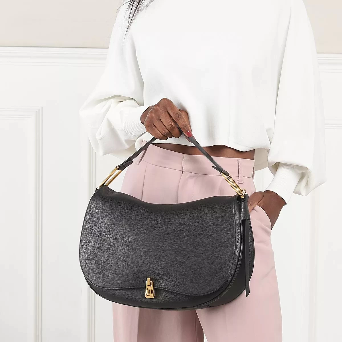 Coccinelle Magie Noir Saddle Bag – Bild 3