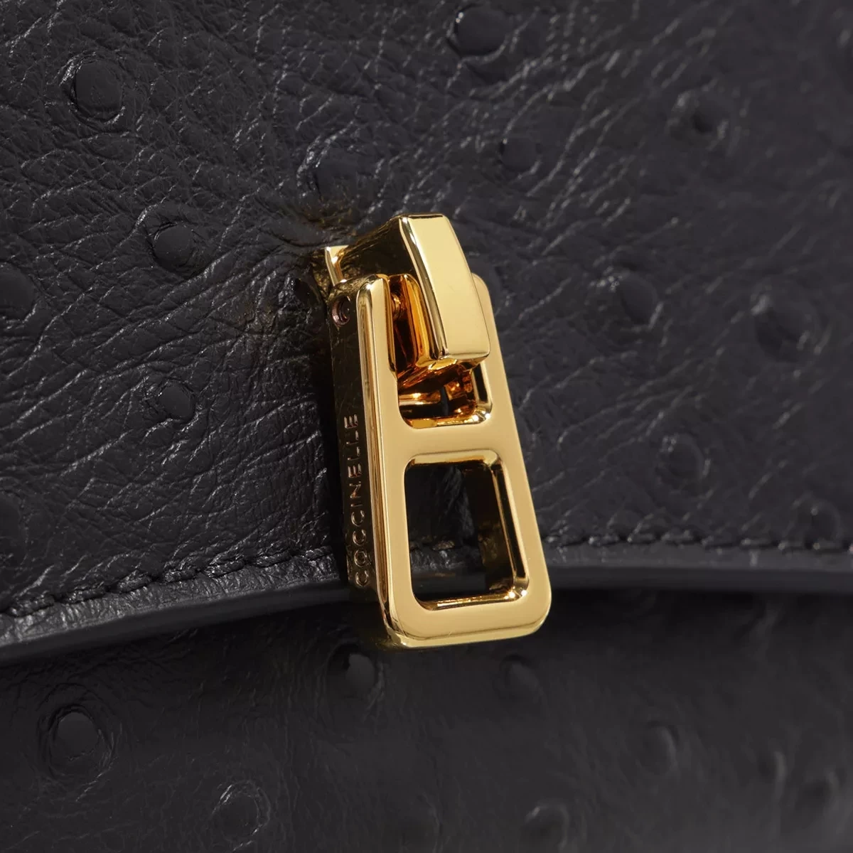 Coccinelle Magie Ostrich Noir Crossbody Bag – Bild 4