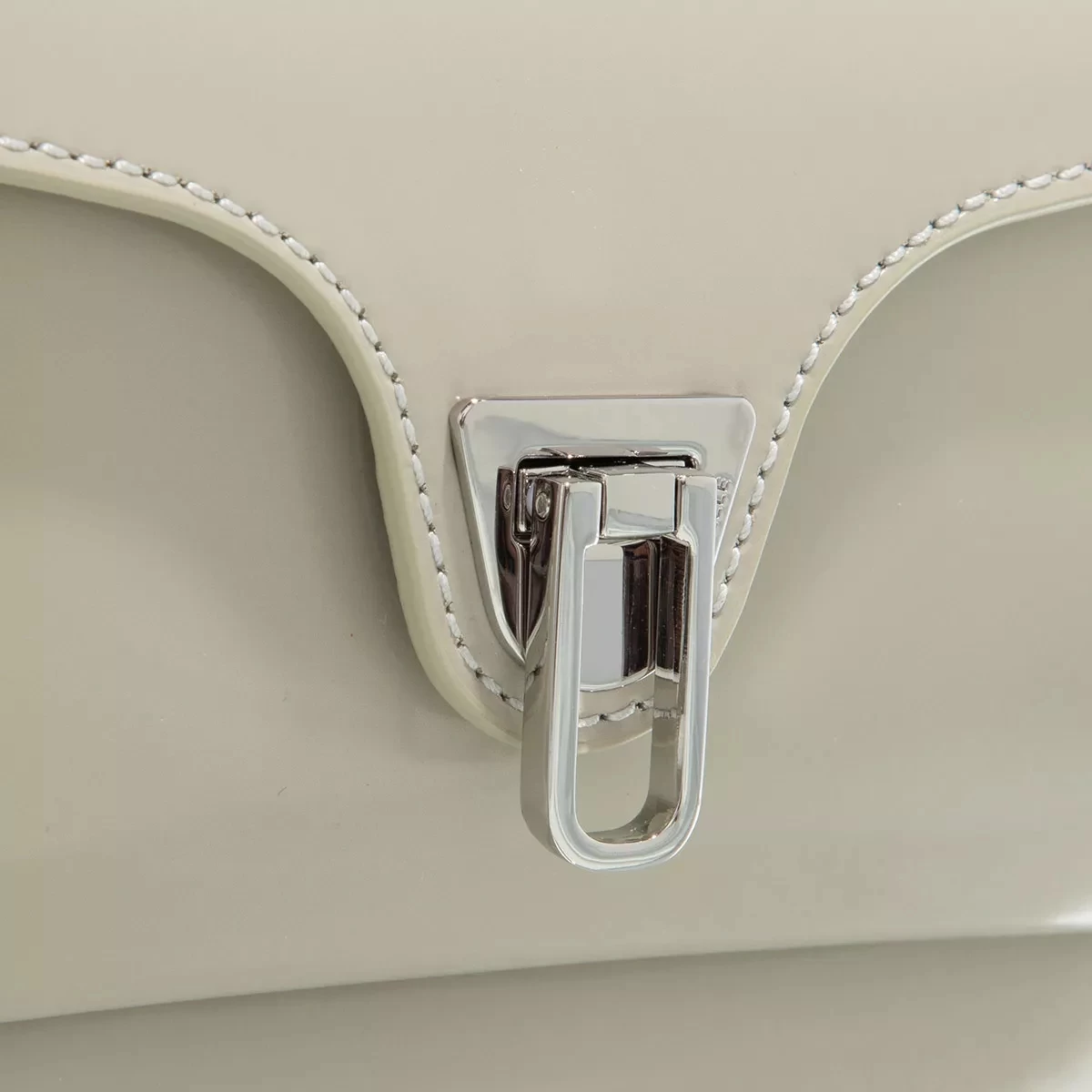 Coccinelle Beat Shiny Calf Gelso Crossbody Bag – Bild 4