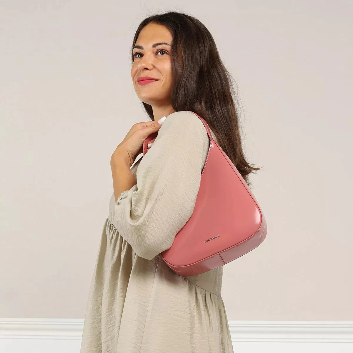 Coccinelle Zelda Shiny Calf Camelia Hobo Bag – Bild 2