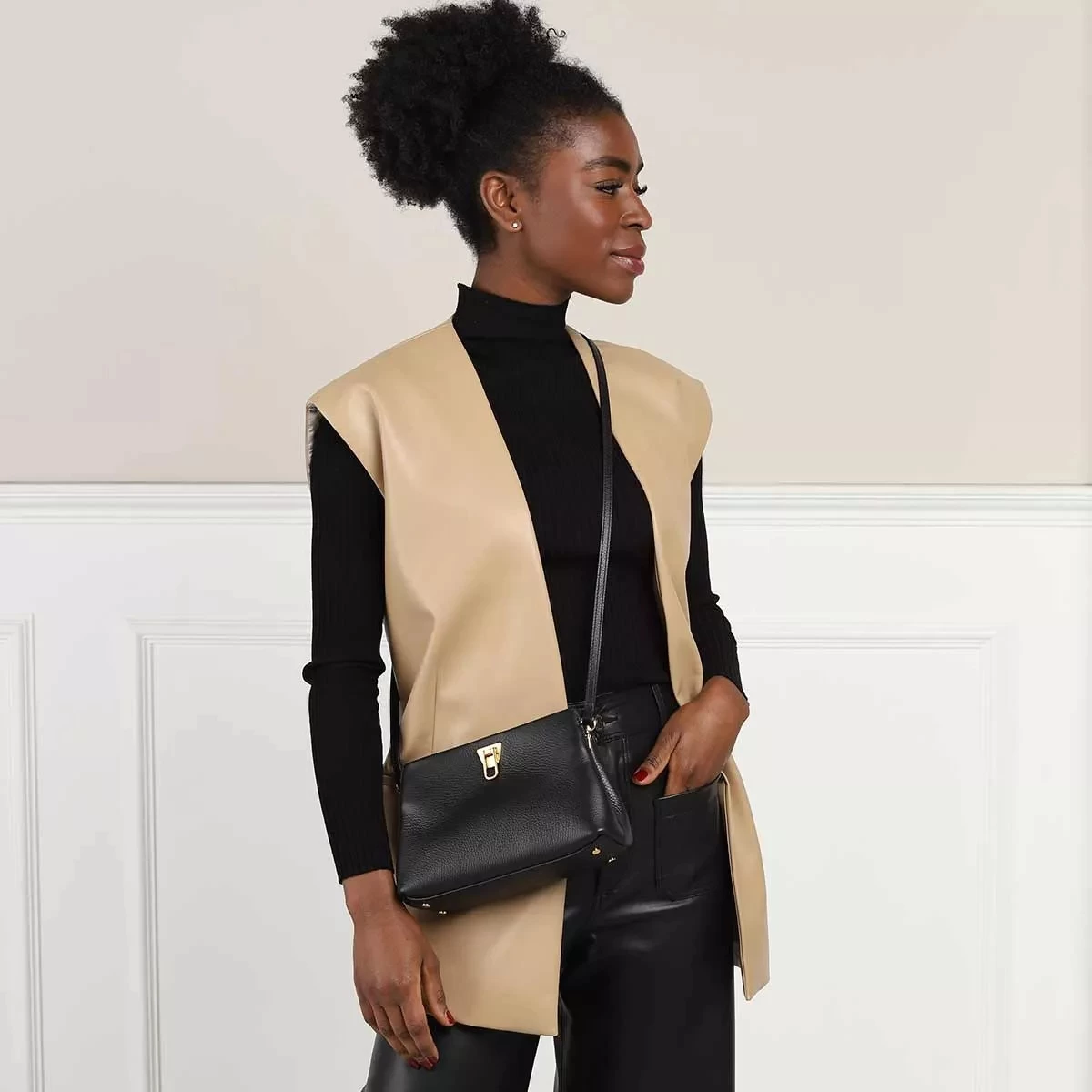 Coccinelle Beat Clutch Noir Crossbody Bag – Bild 2