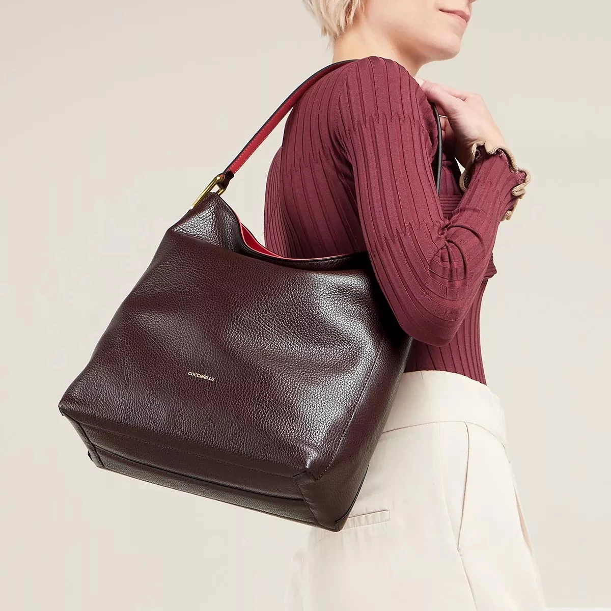 Coccinelle Liya Cola/Cranberry Hobo Bag – Bild 2