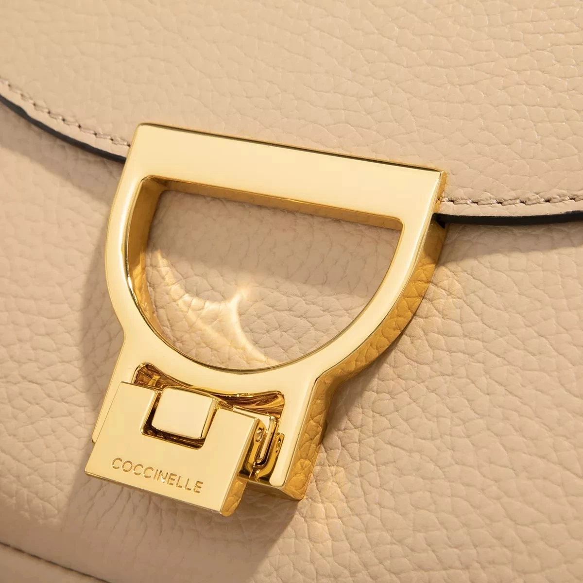 Coccinelle Arlettis Toasted Crossbody Bag – Bild 4