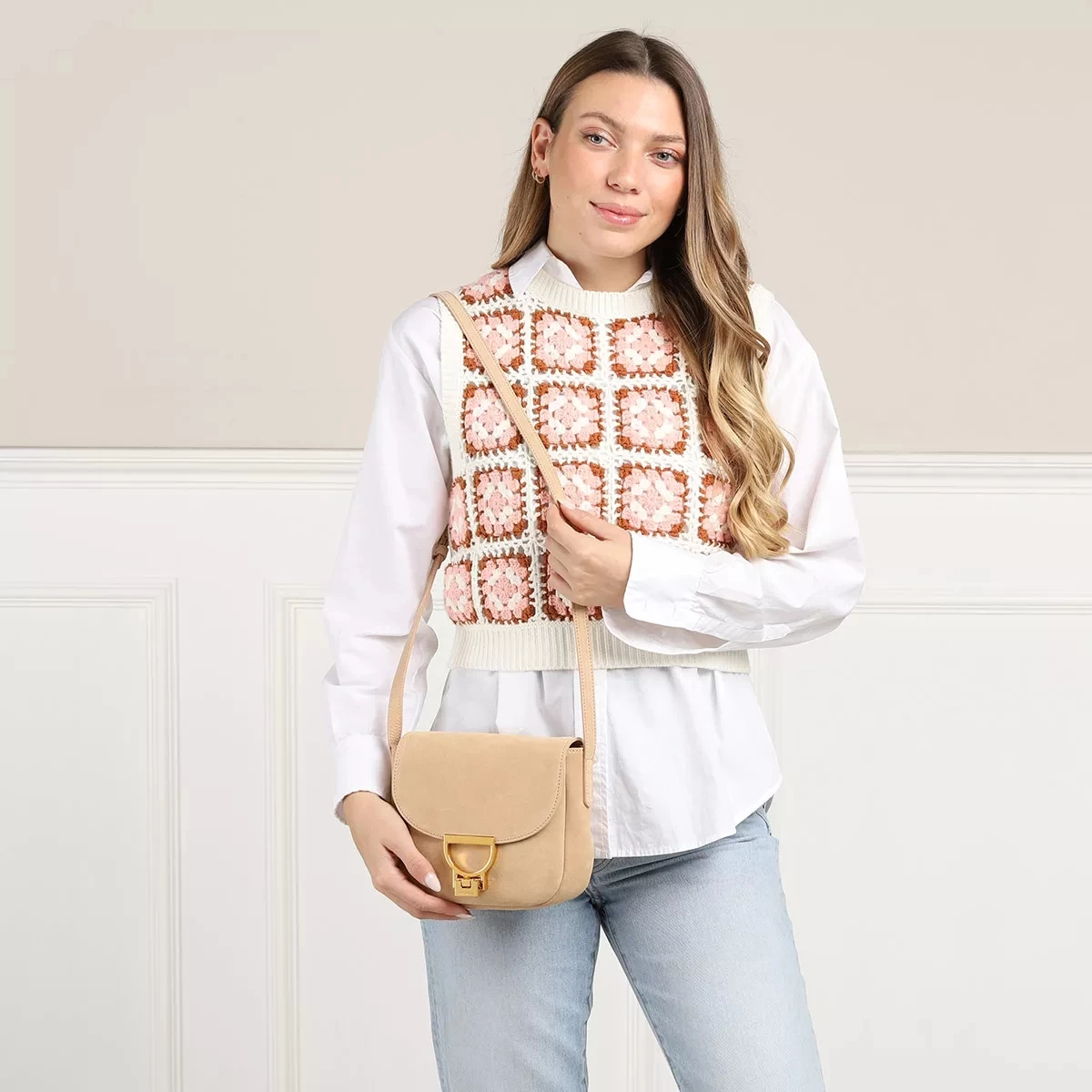 Coccinelle Arlettis Suede Toasted Crossbody Bag – Bild 2