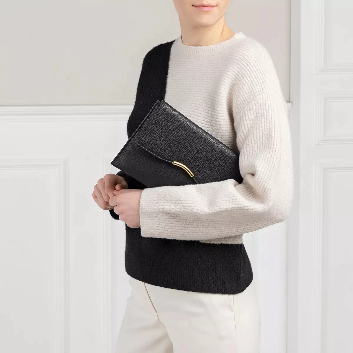 Coccinelle Dina Noir Clutch – Bild 2