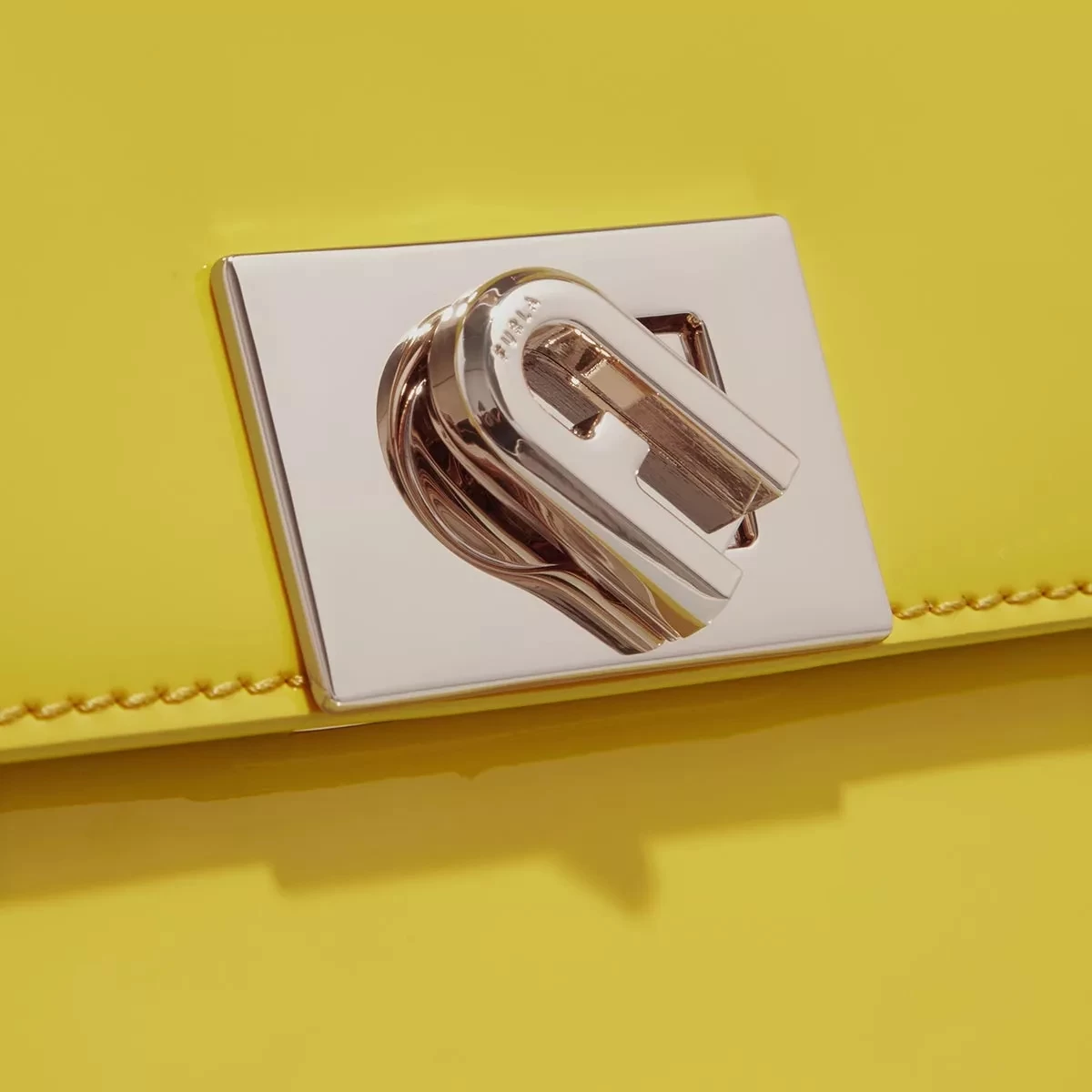 Furla Zoe Mini Shoulder Bag Canary Minitasche – Bild 5