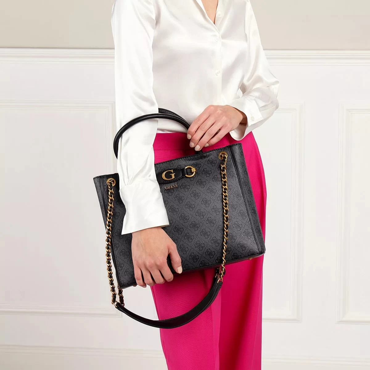 Guess Izzy High Society Carryall Coal Logo Tote – Bild 3