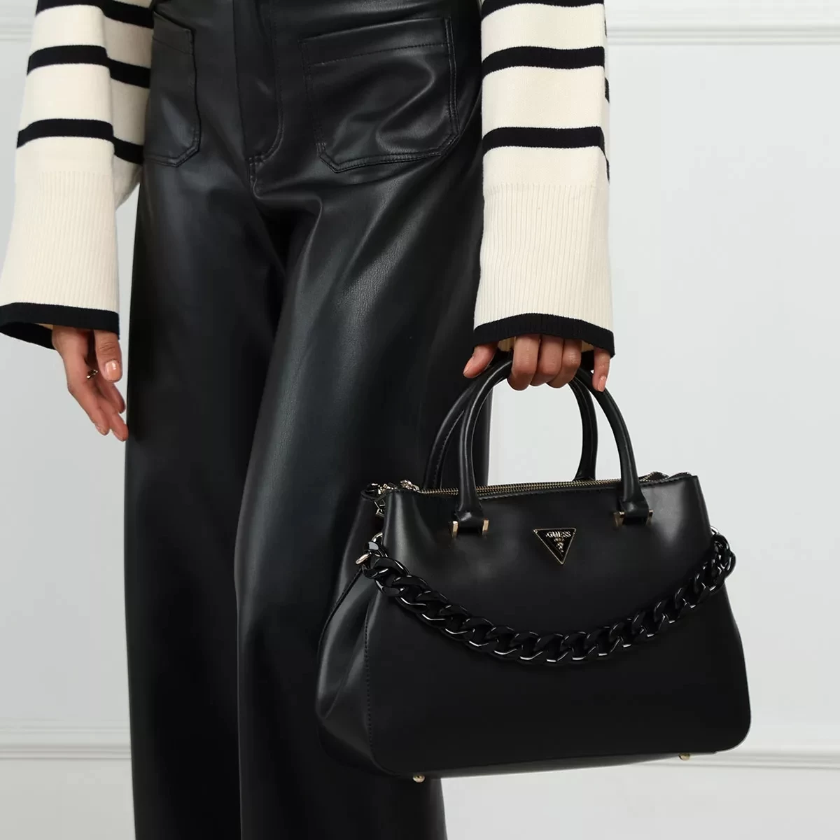 Guess Corina Status Satchel Black Tote – Bild 4