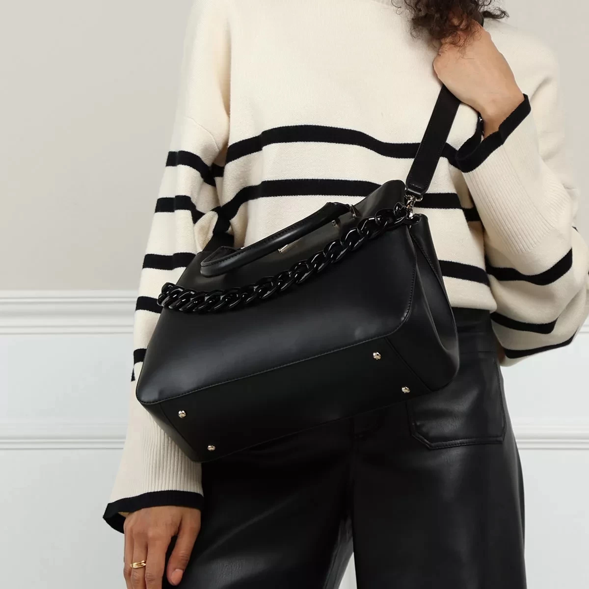 Guess Corina Status Satchel Black Tote – Bild 5