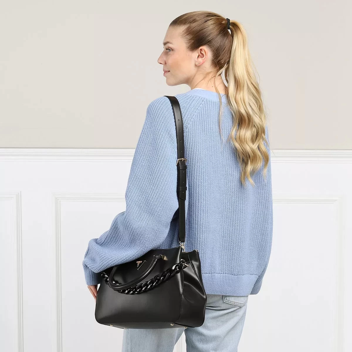 Guess Corina Status Satchel Black Tote – Bild 6