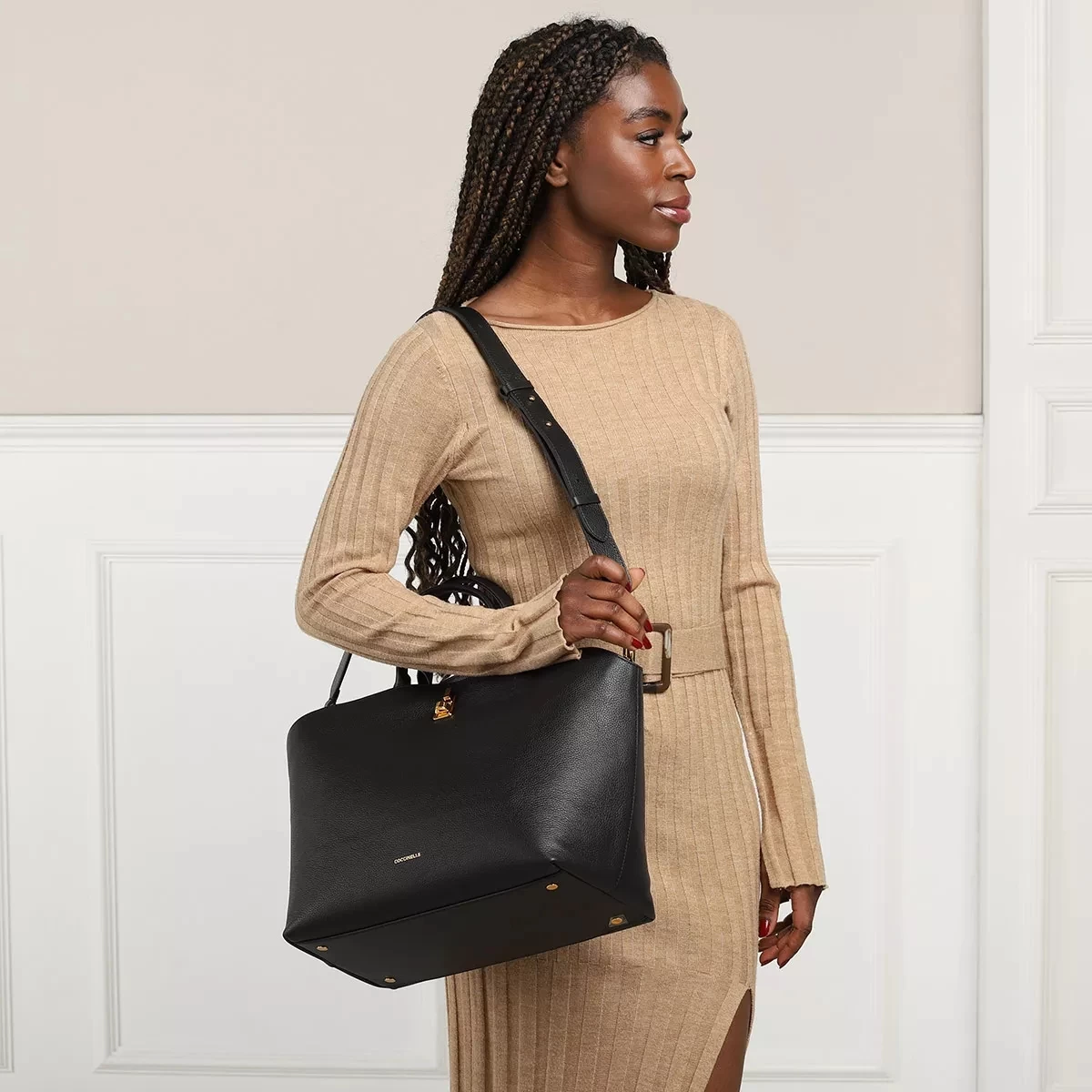 Coccinelle Magie Noir Tote – Bild 2