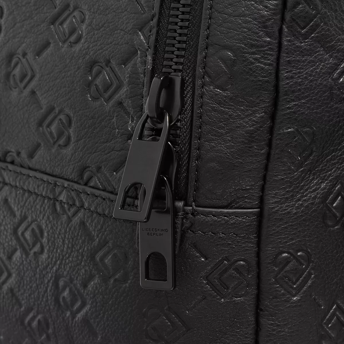 LIEBESKIND BERLIN Weekender XL Black Weekender – Bild 4