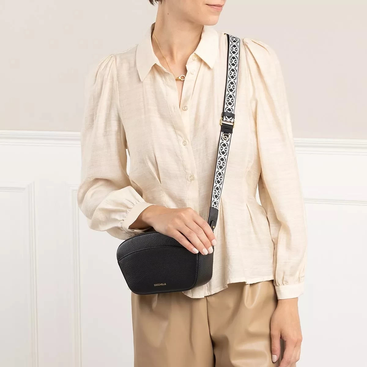 Coccinelle Enchanteuse Noir Crossbody Bag – Bild 2