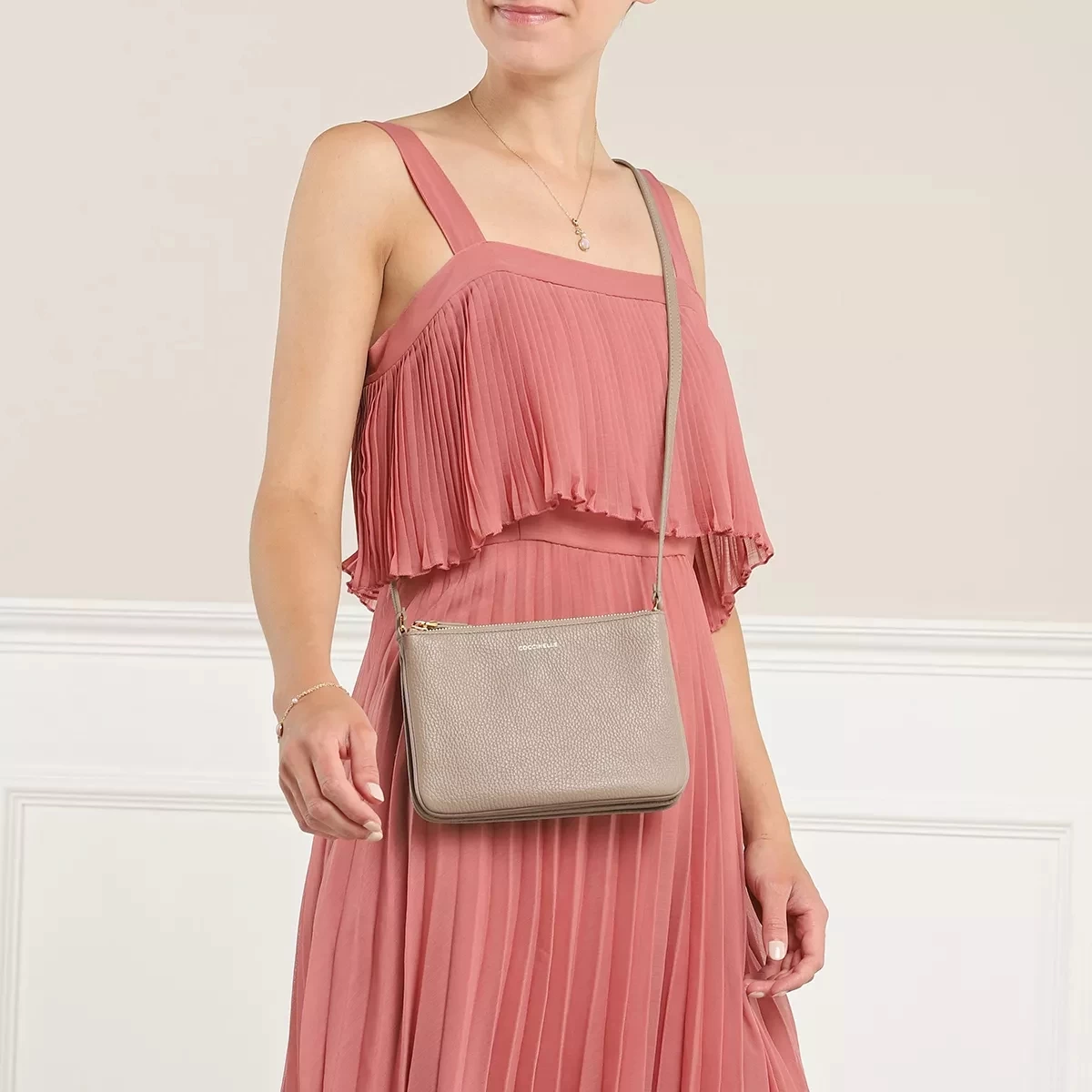 Coccinelle Trinity Warm Taupe Crossbody Bag – Bild 2