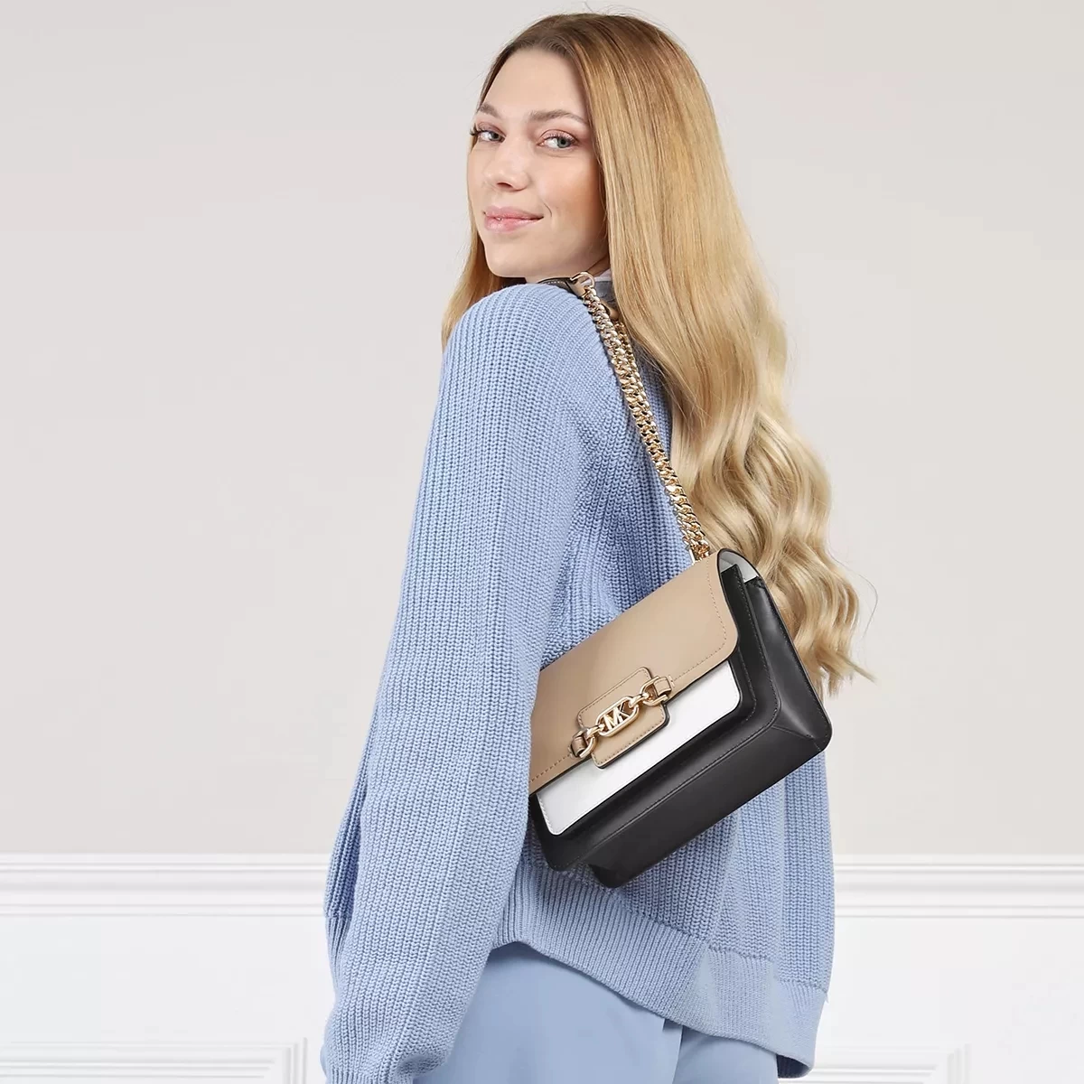 MICHAEL Michael Kors Large Shoulder Black Camel Crossbody Bag – Bild 2