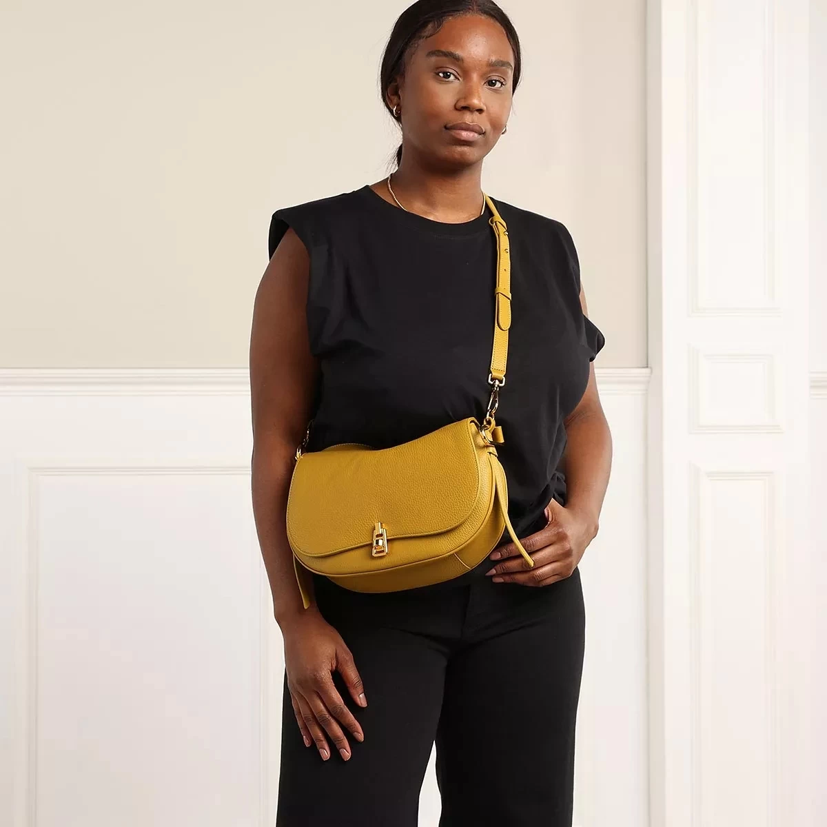 Coccinelle Magie Soft Citronella Satchel – Bild 2