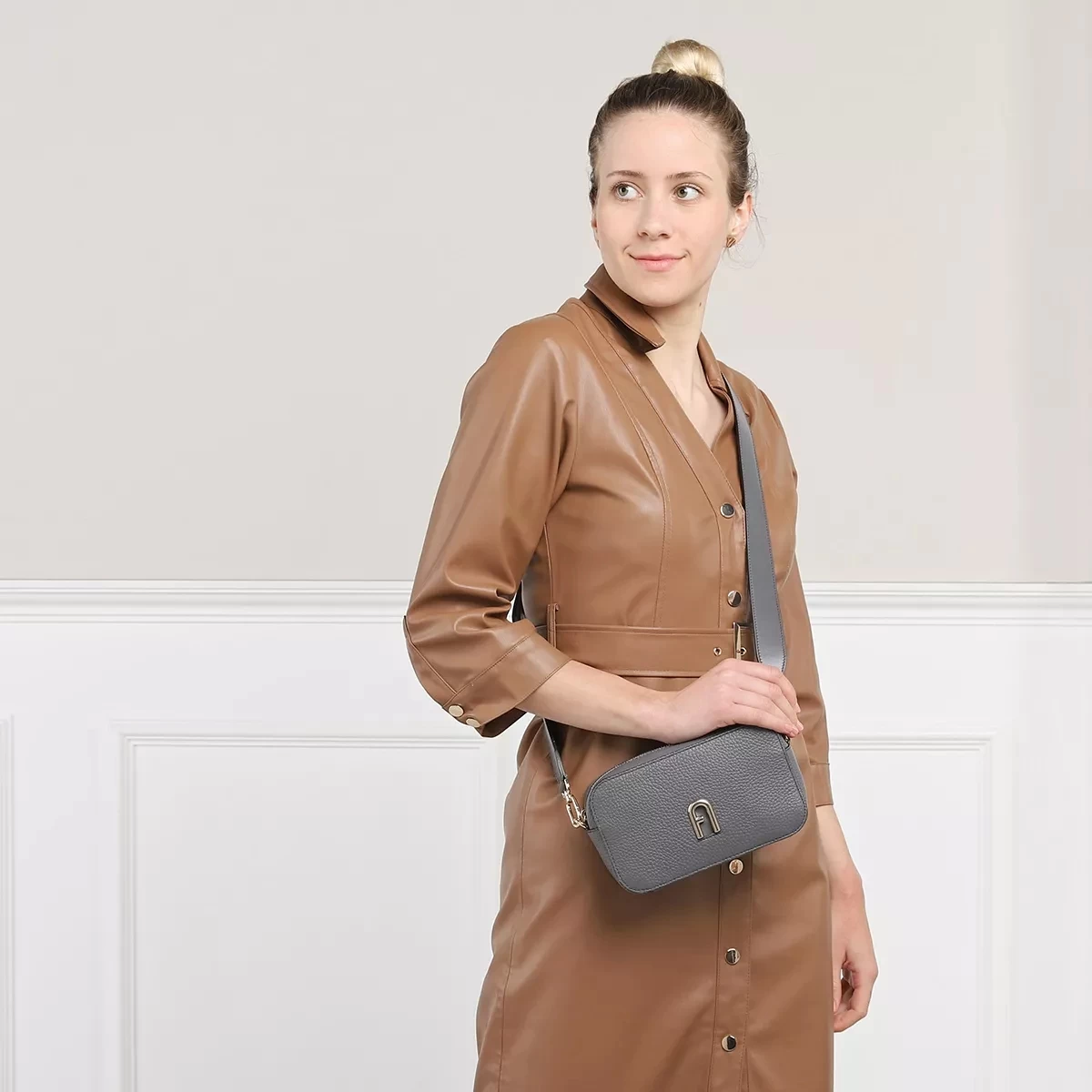 Furla Primula Mini Crossbody Soil Camera Bag – Bild 2