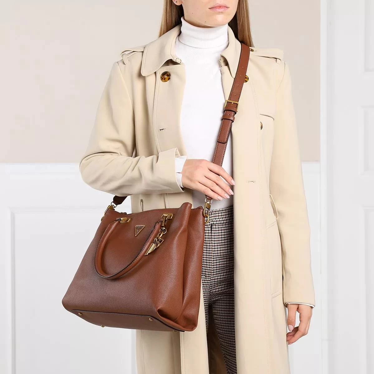 Guess Destiny Society Carryall Cognac Tote – Bild 3