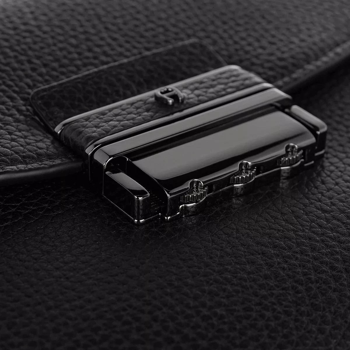 Aigner Luca Bag Gun Metal Wristlet â Bild 3