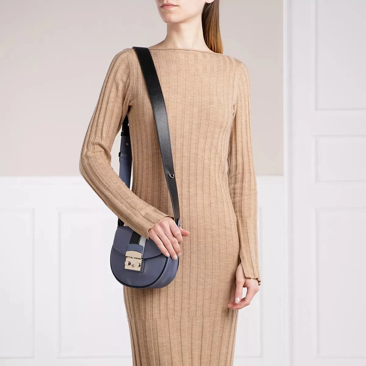 Furla Metropolis Mini Crossbody Round Blu Denim+Nero+Color Crystal Crossbody Bag – Bild 2